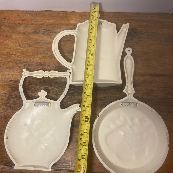 Vintage BURWOOD Kitchen Wall Plaques Hangings Set of 3 Teapot Coffee Pot Skillet - Picture 6 of 8